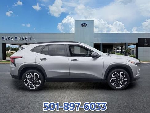 Used 2025 Chevrolet Trax RS w/ Sunroof Package FWD image 6