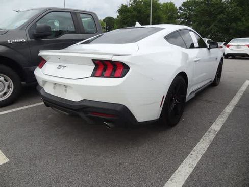 Used 2024 Ford Mustang GT RWD image 5