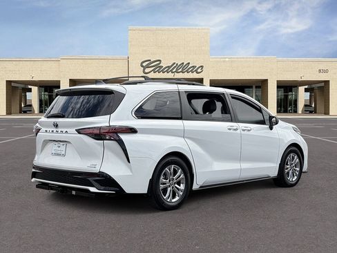 Used 2022 Toyota Sienna XSE w/ XSE Plus Package AWD/4WD image 5
