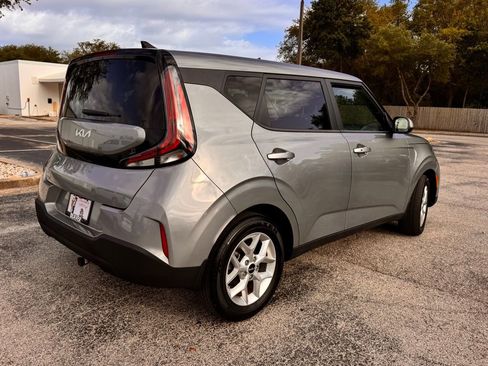Used 2025 Kia Soul S FWD image 9