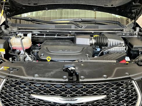 Used 2024 Chrysler Pacifica Touring-L FWD image 30