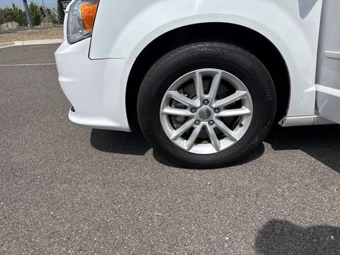 Used 2014 Dodge Grand Caravan SXT w/ Rear Park Assist Package FWD image 10
