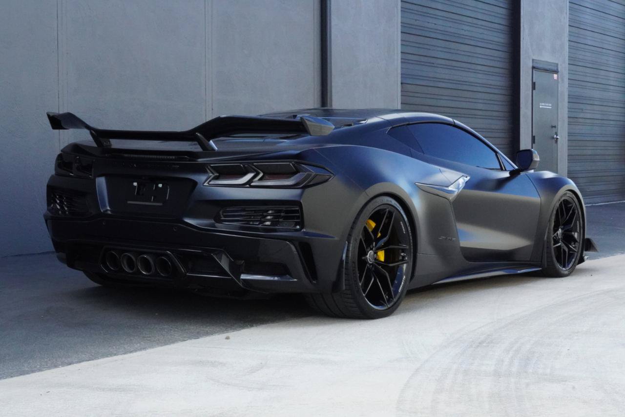 Used 2025 Chevrolet Corvette Z06 w/ Z07 Performance Package RWD image 13