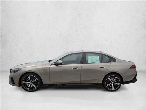 New 2027 BMW 550e xDrive AWD/4WD image 5