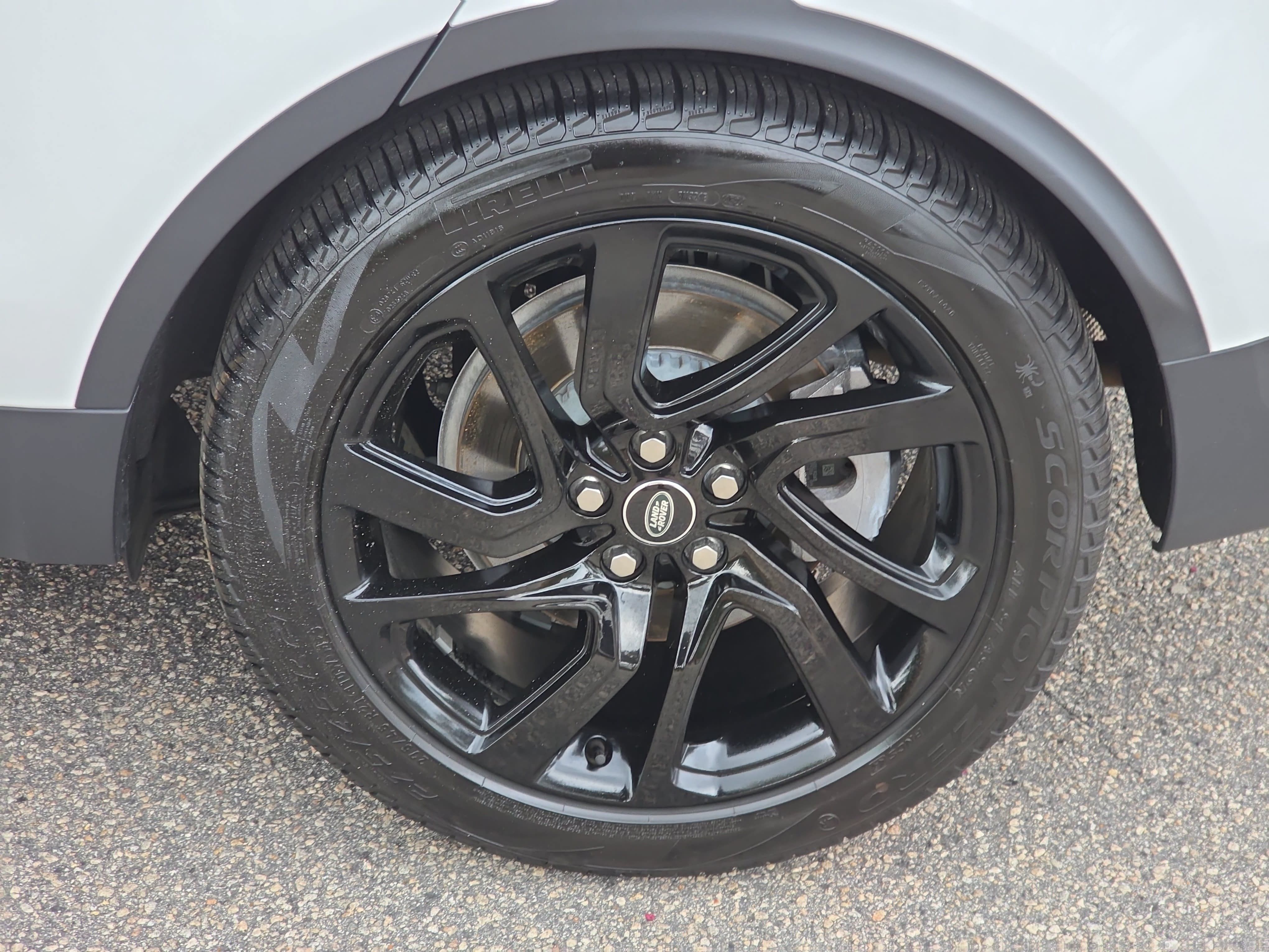 Certified 2025 Land Rover Discovery S AWD/4WD image 35