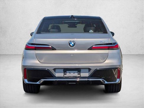 Used 2023 BMW 740i w/ Parking Assistance Package RWD image 6