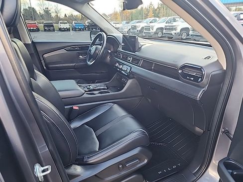Used 2023 Honda Pilot Touring image 13