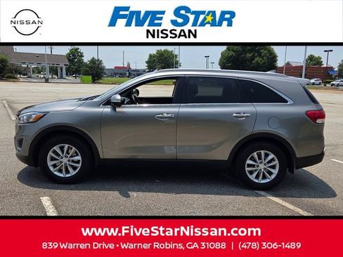 Used 2018 Kia Sorento FWD image 4