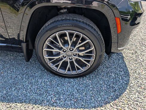Used 2023 Jeep Grand Cherokee L Summit AWD/4WD image 9
