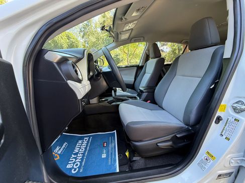 Used 2015 Toyota RAV4 LE FWD image 12