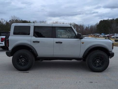 New 2026 Ford Bronco Badlands image 3
