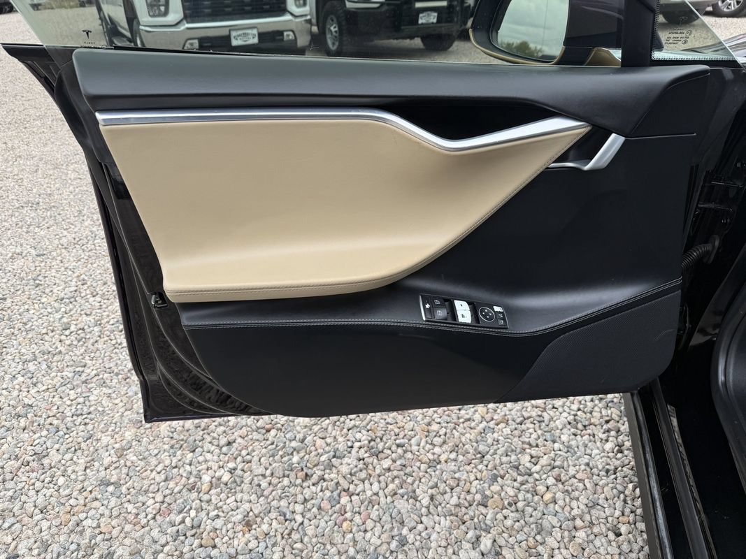 Used 2016 Tesla Model S 70D AWD/4WD image 29