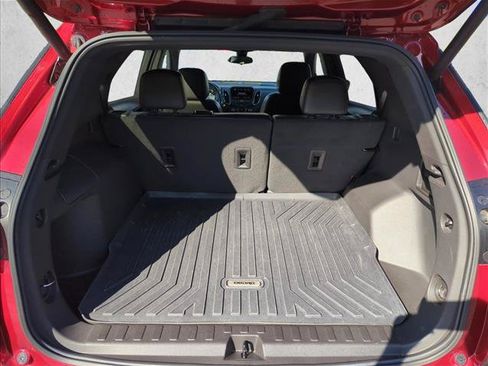 Used 2023 Chevrolet Equinox RS w/ RS Leather Package FWD image 9