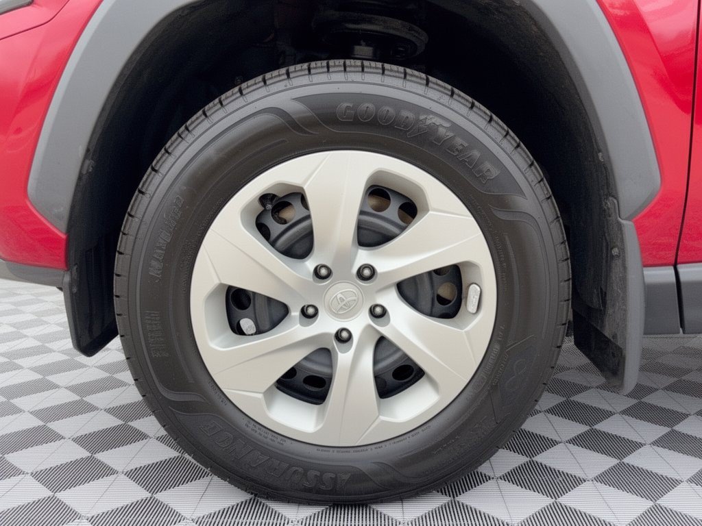 Used 2020 Toyota RAV4 LE FWD image 13