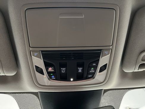 Certified 2023 Acura MDX SH-AWD w/ Technology Package image 9