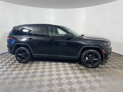 Certified 2023 Jeep Grand Cherokee Limited w/ Black Appearance Package image 11