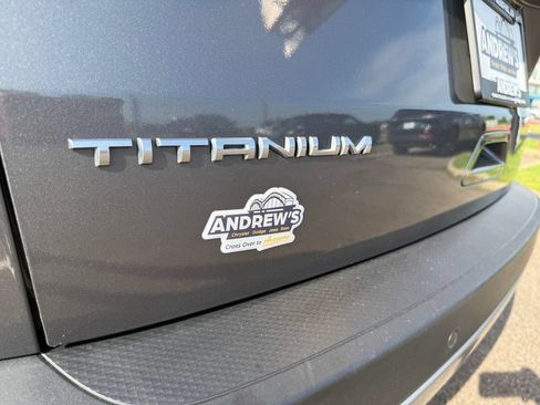 Used 2022 Ford Escape Titanium w/ Titanium Elite Package AWD/4WD image 17