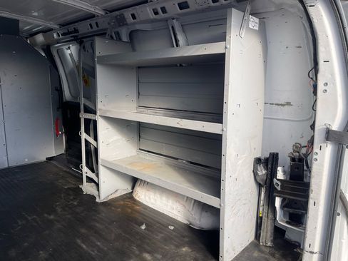 Used 2015 Chevrolet Express 2500 image 15