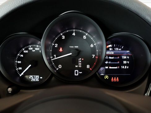 Certified 2024 Porsche Macan AWD/4WD image 16