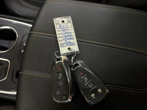 Used 2021 Chevrolet Traverse LT w/ LT Premium Package AWD/4WD image 96