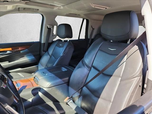 Used 2019 Cadillac Escalade Luxury AWD/4WD image 10