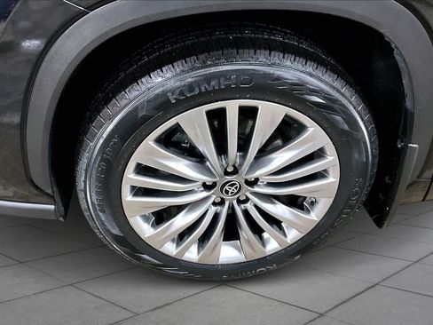 Used 2023 Toyota Highlander Platinum image 10