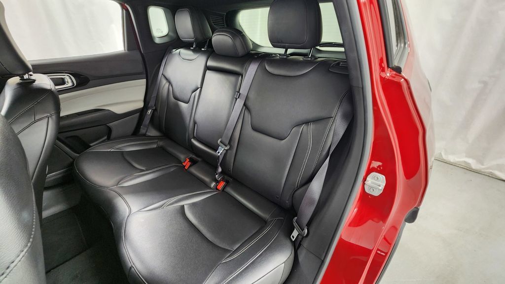 Used 2025 Jeep Compass Limited AWD/4WD image 12