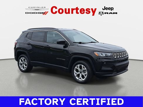 Certified 2025 Jeep Compass Latitude AWD/4WD image 1
