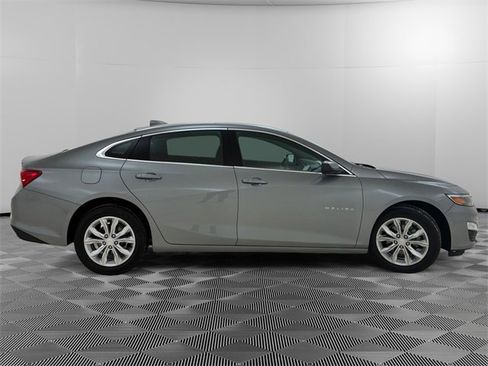 Used 2024 Chevrolet Malibu LT image 2