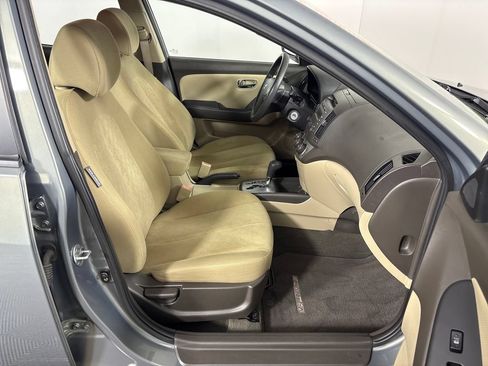 Used 2010 Hyundai Elantra GLS FWD image 4