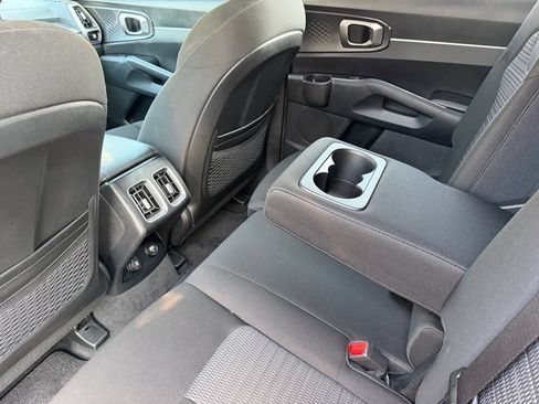 Used 2023 Kia Sorento LX FWD image 16