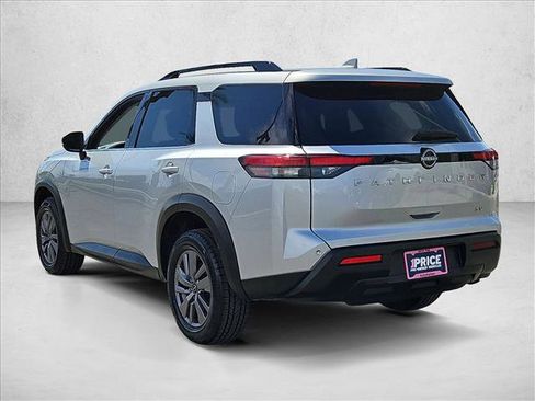 Used 2024 Nissan Pathfinder SV FWD image 8