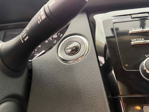 Used 2017 Nissan Rogue SV image 25