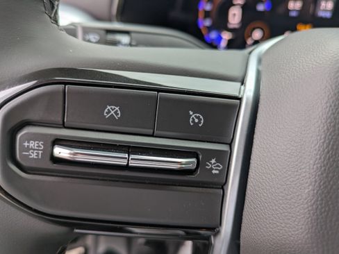 New 2025 Chevrolet Colorado LT w/ LT Convenience Package image 16