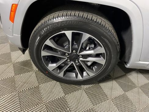 Used 2024 Jeep Grand Cherokee Overland w/ Luxury Tech Group IV image 51