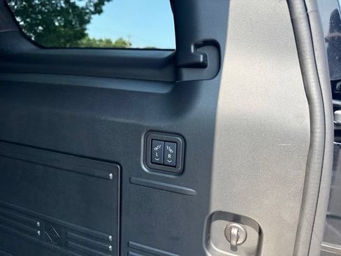 Used 2025 GMC Hummer EV 2X AWD/4WD image 32