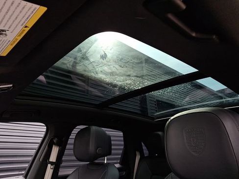 Certified 2023 Porsche Cayenne S Platinum AWD/4WD image 19