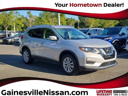 Used 2018 Nissan Rogue SV FWD image 1