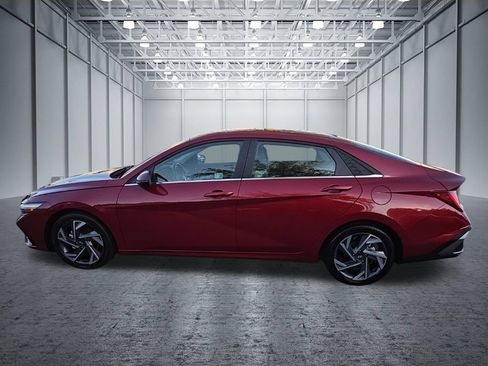 Used 2025 Hyundai Elantra Limited FWD image 4