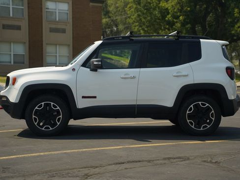 Used 2017 Jeep Renegade Trailhawk AWD/4WD image 2