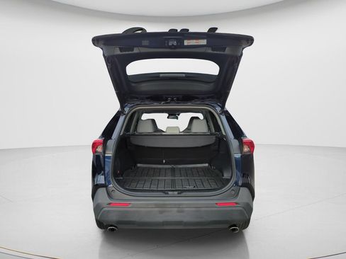 Used 2022 Toyota RAV4 XLE Premium FWD image 9