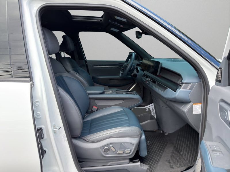 Used 2024 Kia EV9 GT-Line AWD/4WD image 13