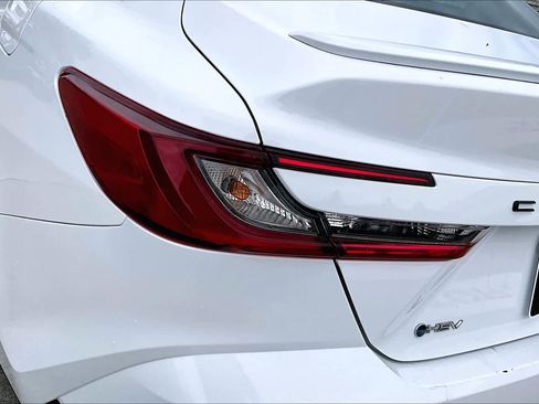 Used 2025 Toyota Camry SE image 27