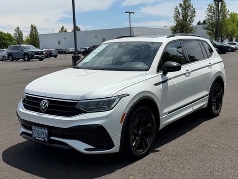 Used 2023 Volkswagen Tiguan SE R-Line AWD/4WD image 4
