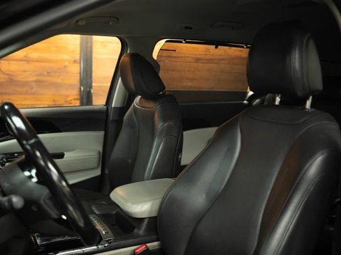 Used 2022 Kia Carnival EX FWD image 10