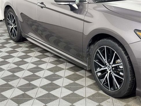 Used 2022 Toyota Camry SE image 12