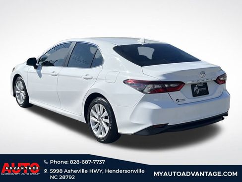 Used 2022 Toyota Camry LE image 3