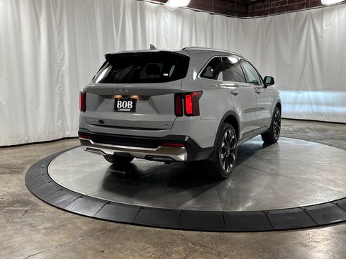 Certified 2025 Kia Sorento EX w/ Panoramic Sunroof Package AWD/4WD image 8