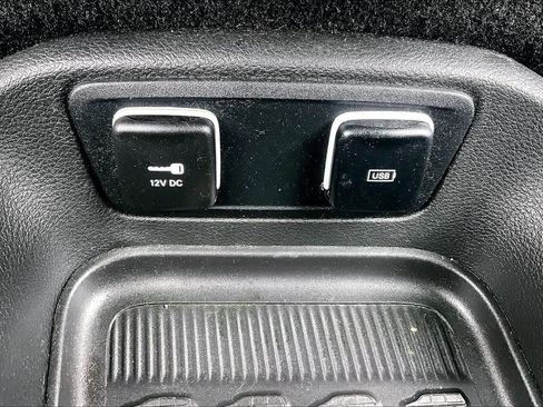 Used 2018 Chrysler Pacifica Limited w/ S Appearance Package FWD image 33