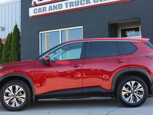 Used 2023 Nissan Rogue SV AWD/4WD image 4
